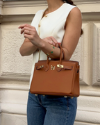 Valentina - Bolso Estructurado con Herraje Dorado