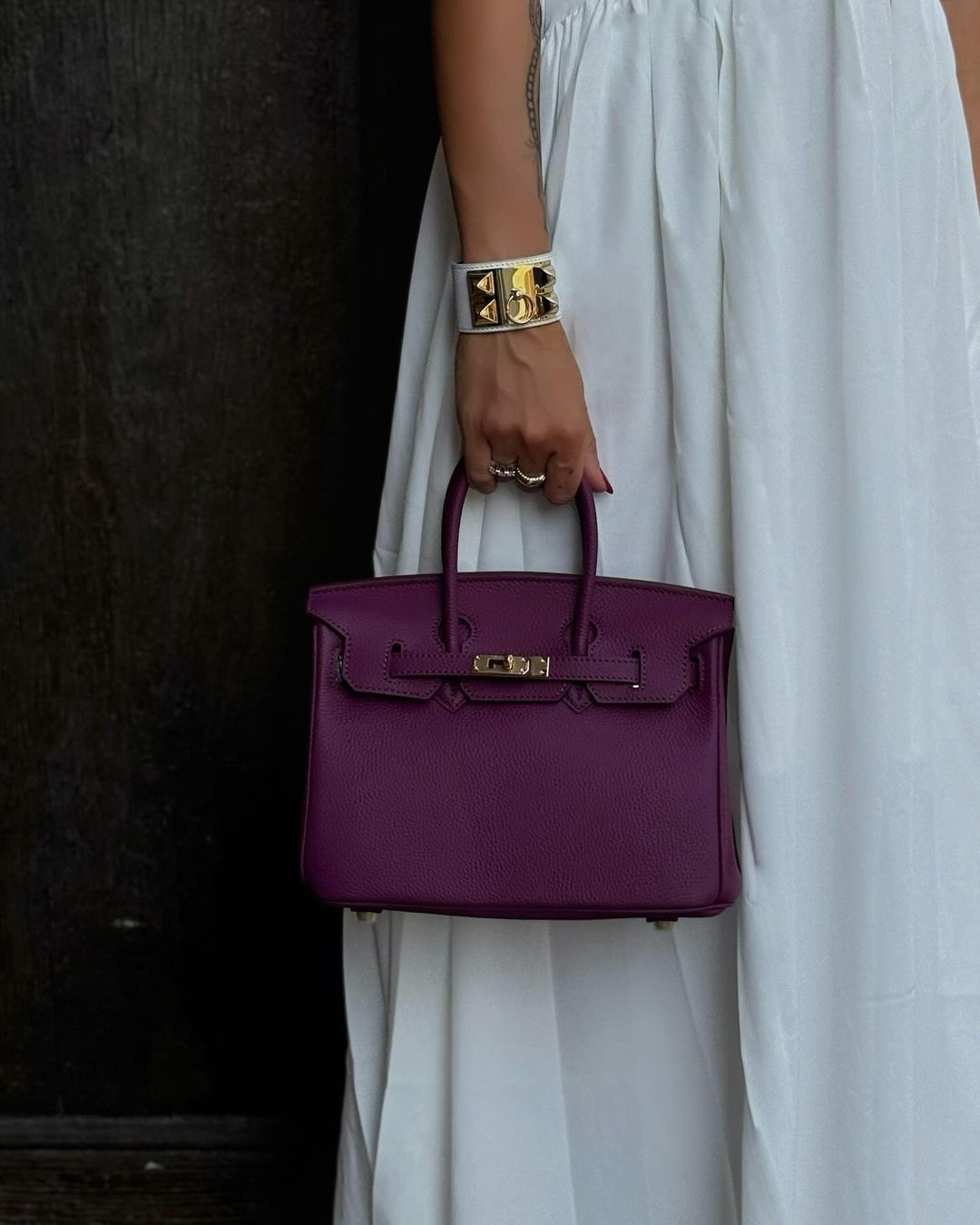 Valentina - Bolso Estructurado con Herraje Dorado