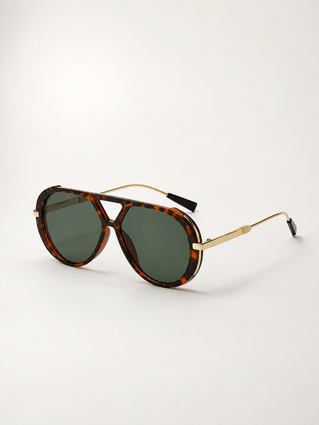 Lentes de sol aviador Panther verde carey vista tres cuartos
