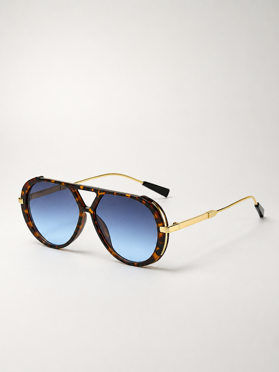 Lentes de sol aviador Panther azul degradado vista tres cuartos