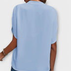 Camila - Blusa Cuello V Minimalista