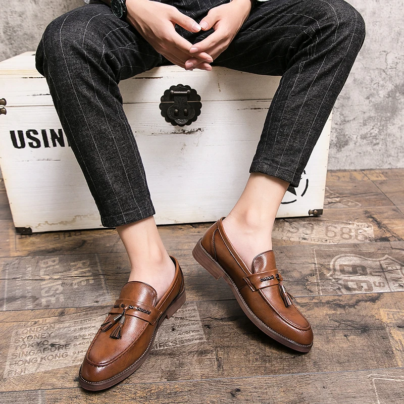Mocasines de piel con borlas