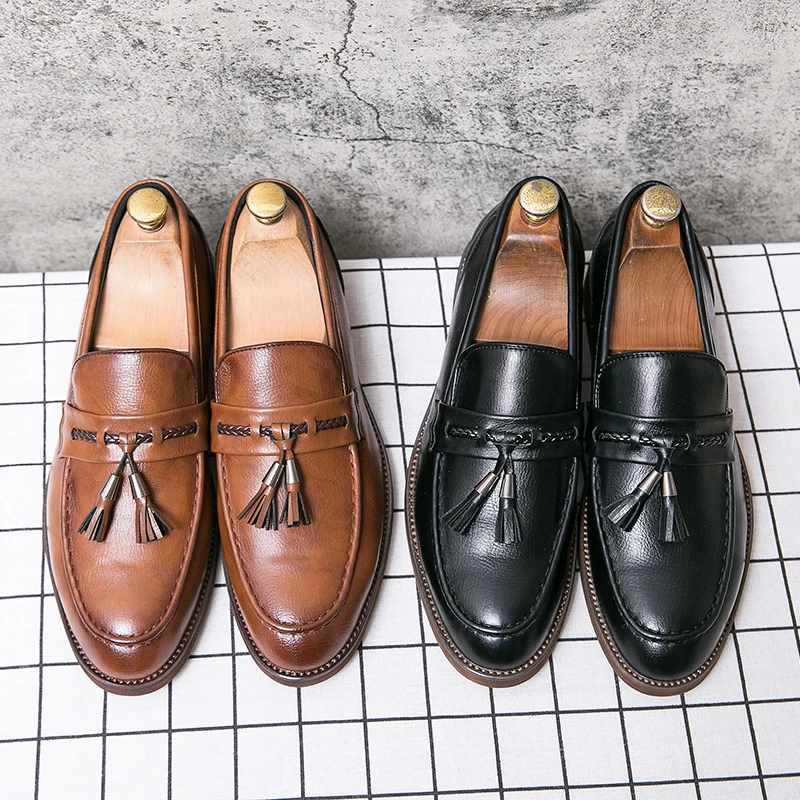 Mocasines de piel con borlas
