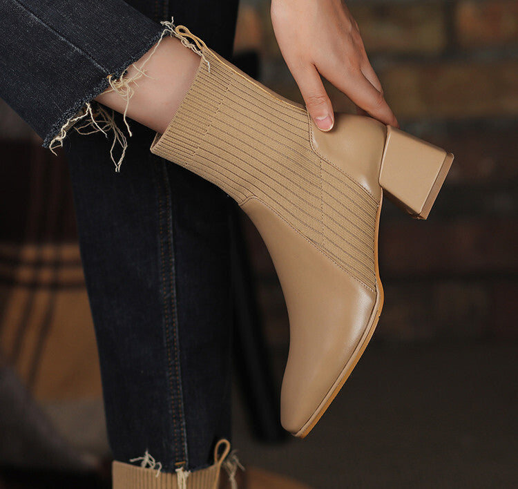 Valeria - Botines Elegantes con Panel Elástico y Tacón Cuadrado Confort Premium